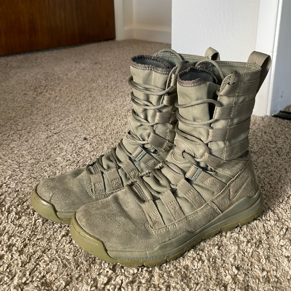 Nike SFS tactical boots. khaki army green